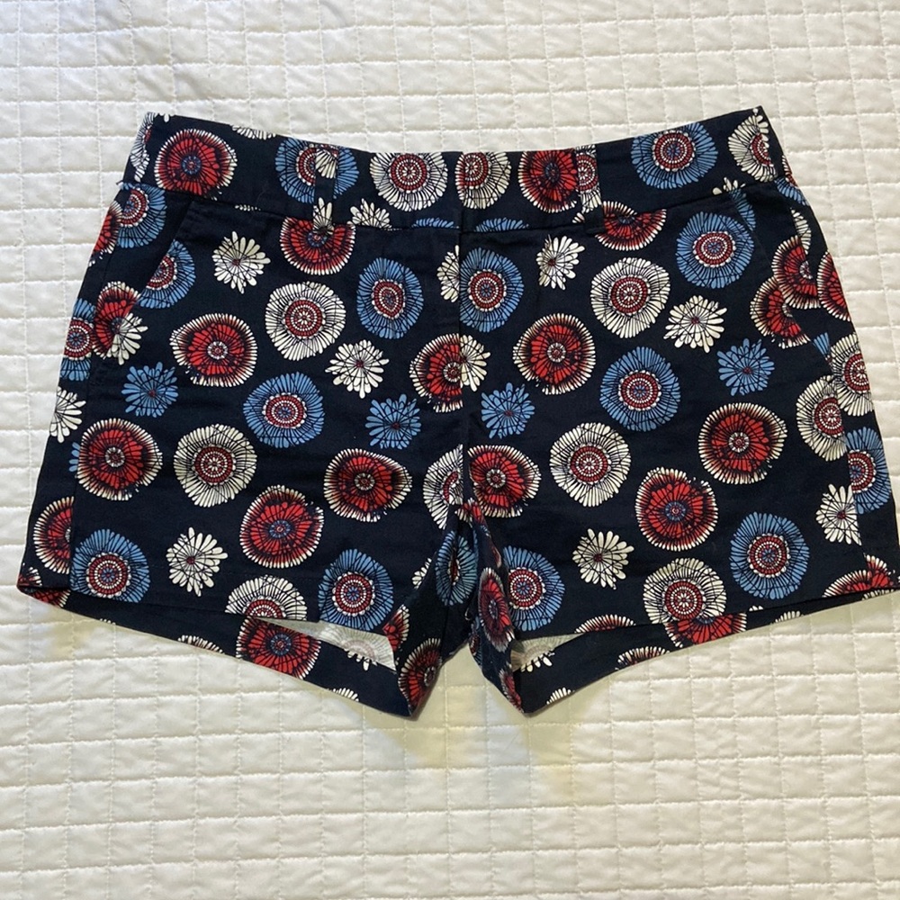 LOFT Outlet Brand, Floral/Firework Pattern Short. 3.5” Inseam. Size 4.